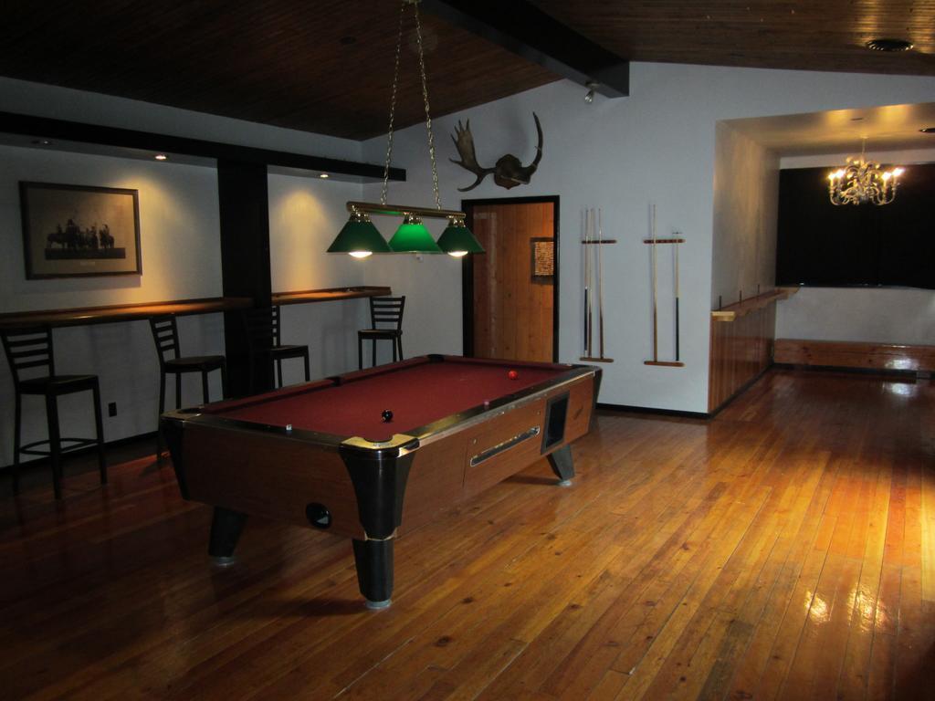 The Mighty Fraser Motel Boston Bar Экстерьер фото