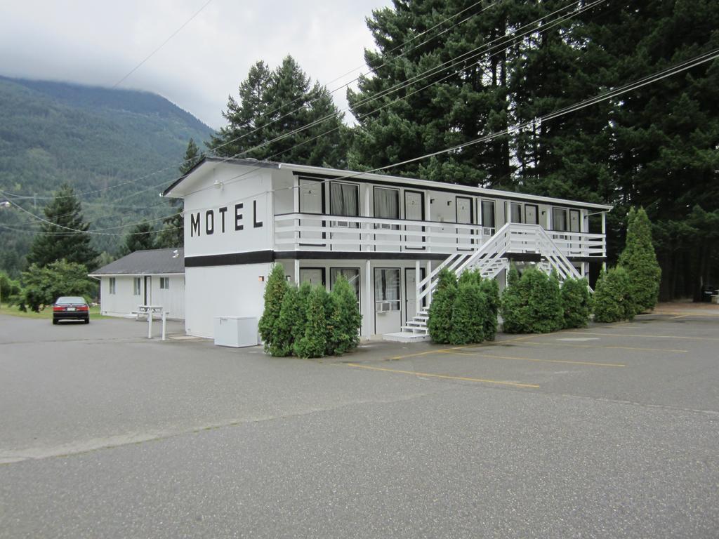 The Mighty Fraser Motel Boston Bar Экстерьер фото