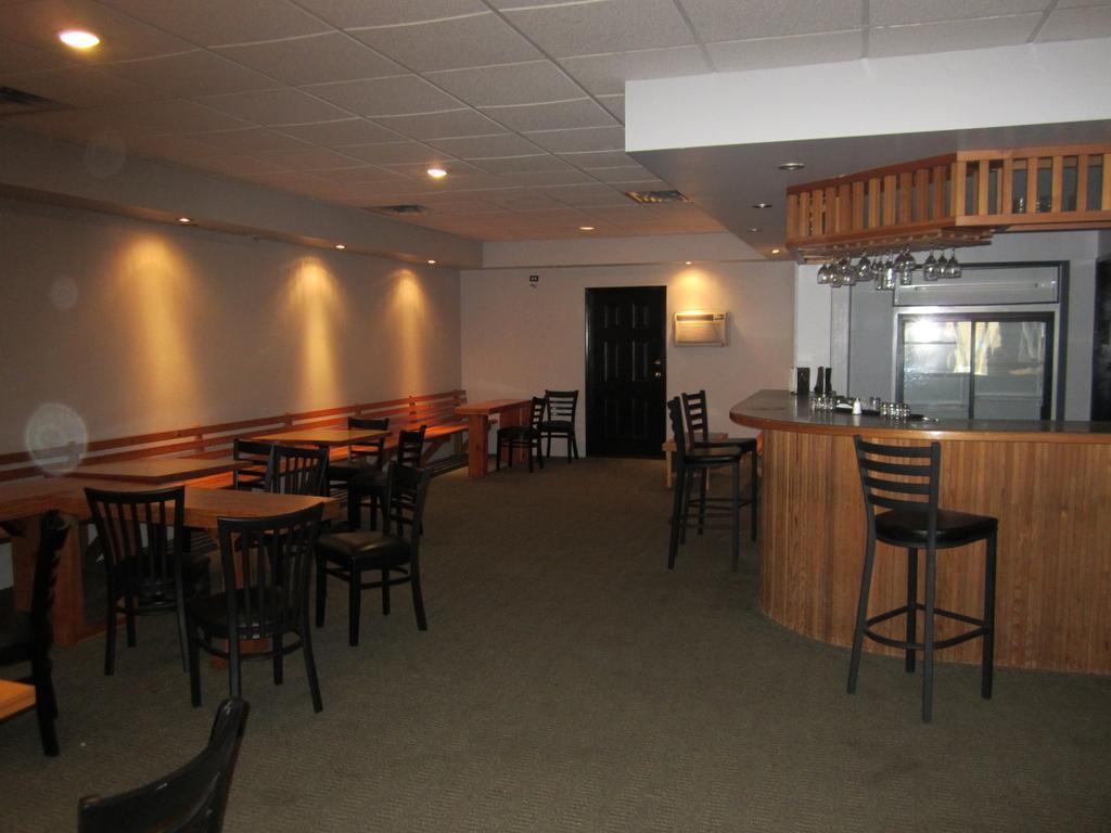 The Mighty Fraser Motel Boston Bar Экстерьер фото