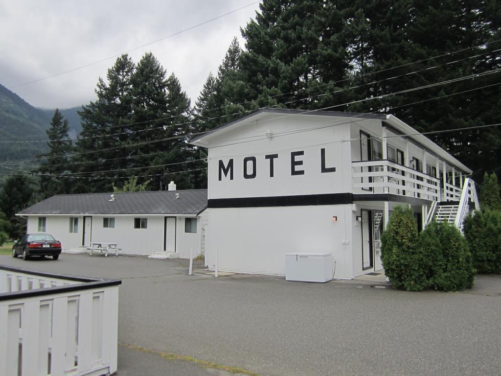 The Mighty Fraser Motel Boston Bar Экстерьер фото